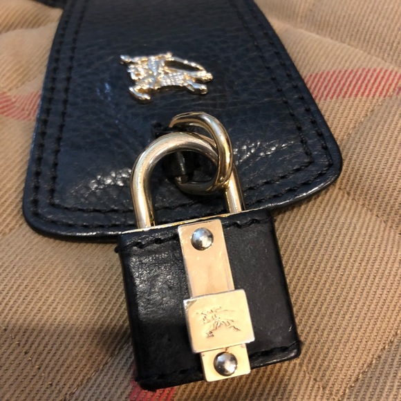 Burberry Quilted Bag - Picture 4 of 8